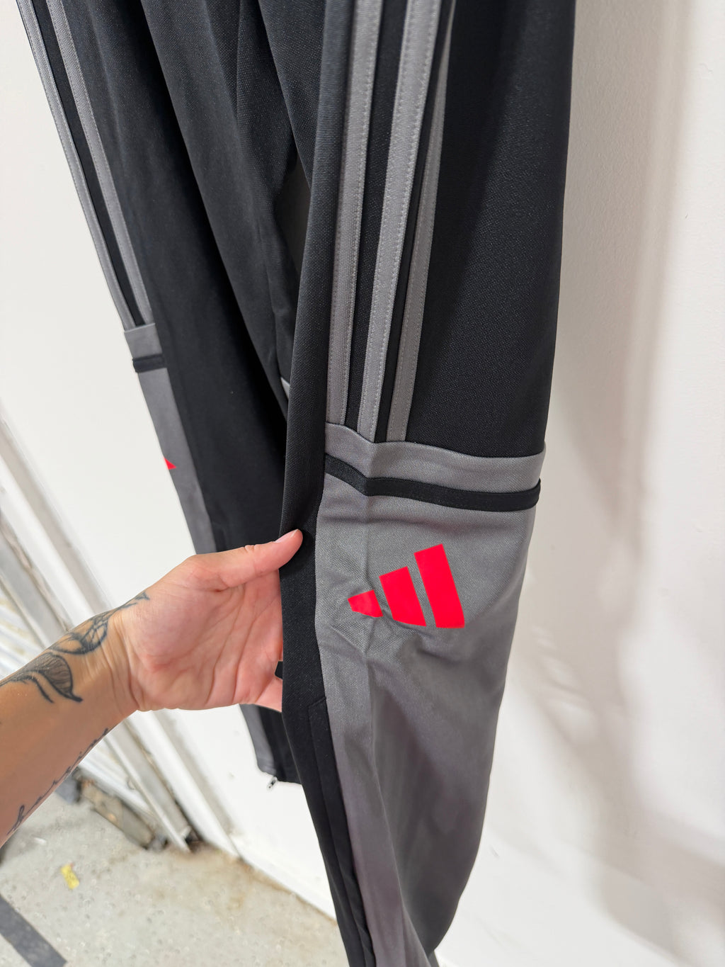 Adidas Squadra 25 training pants Mens Size Medium