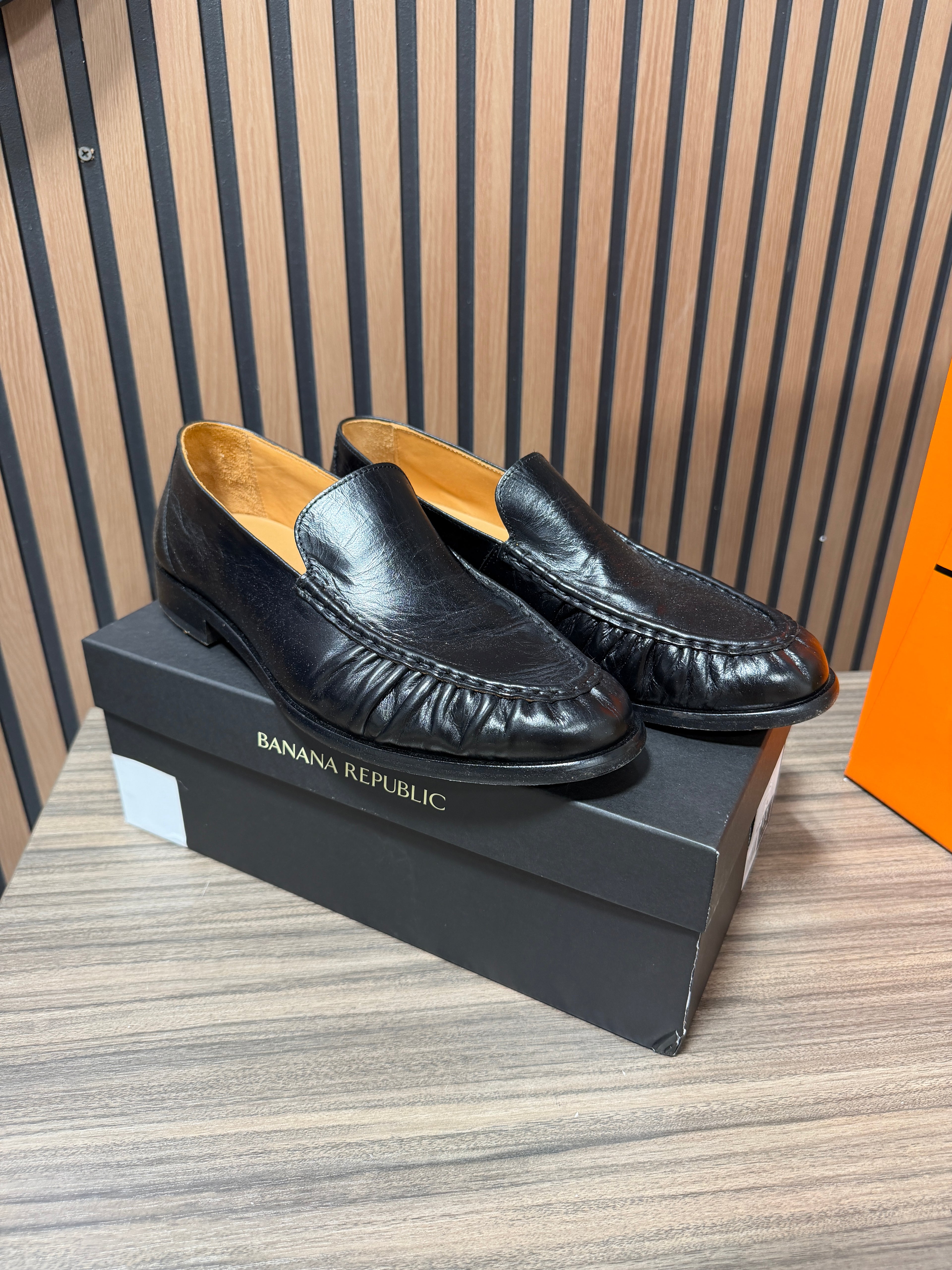 Banana Republic LEATHER MOC-TOE LOAFER Sz 11