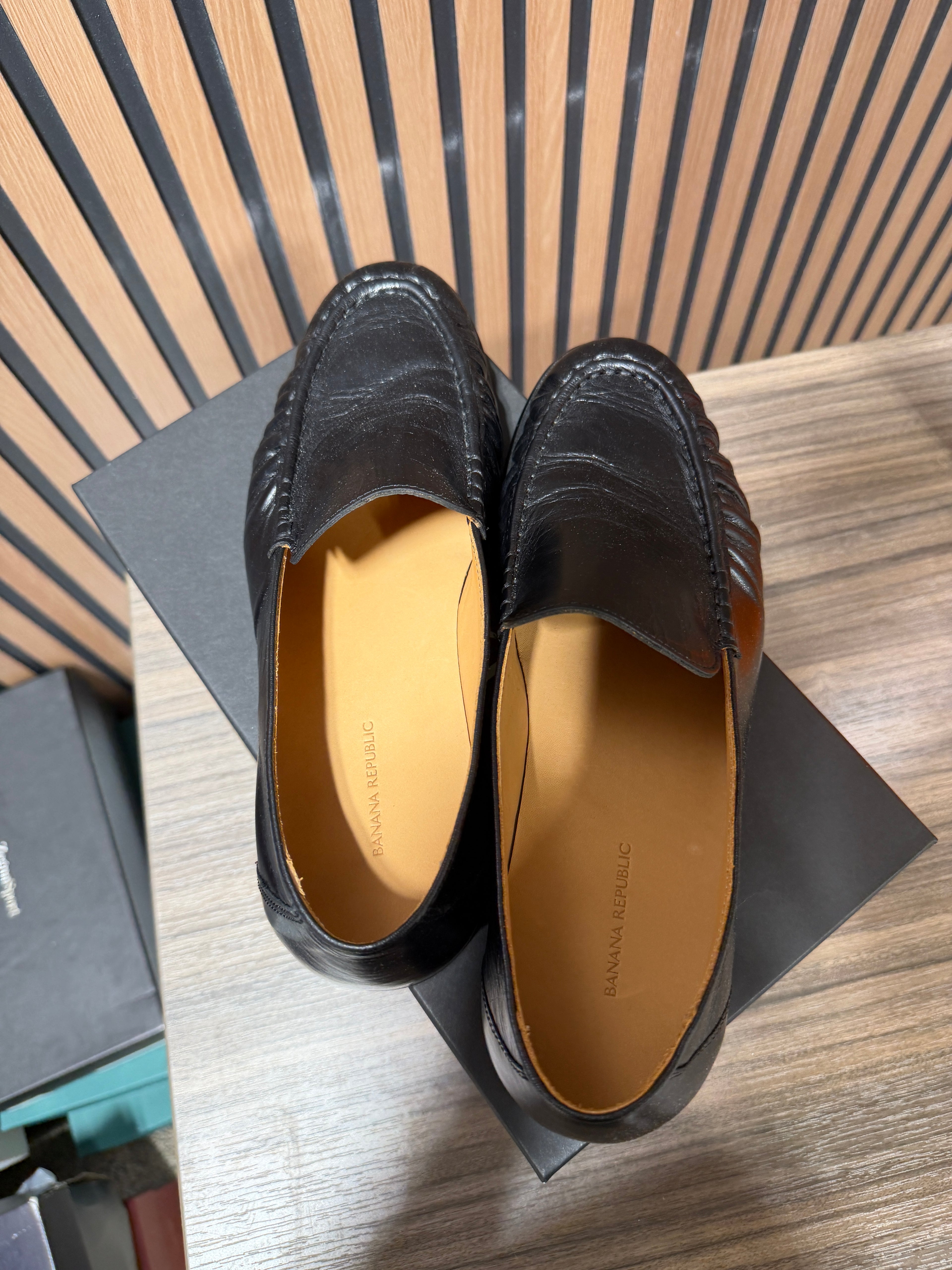 Banana Republic LEATHER MOC-TOE LOAFER Sz 11