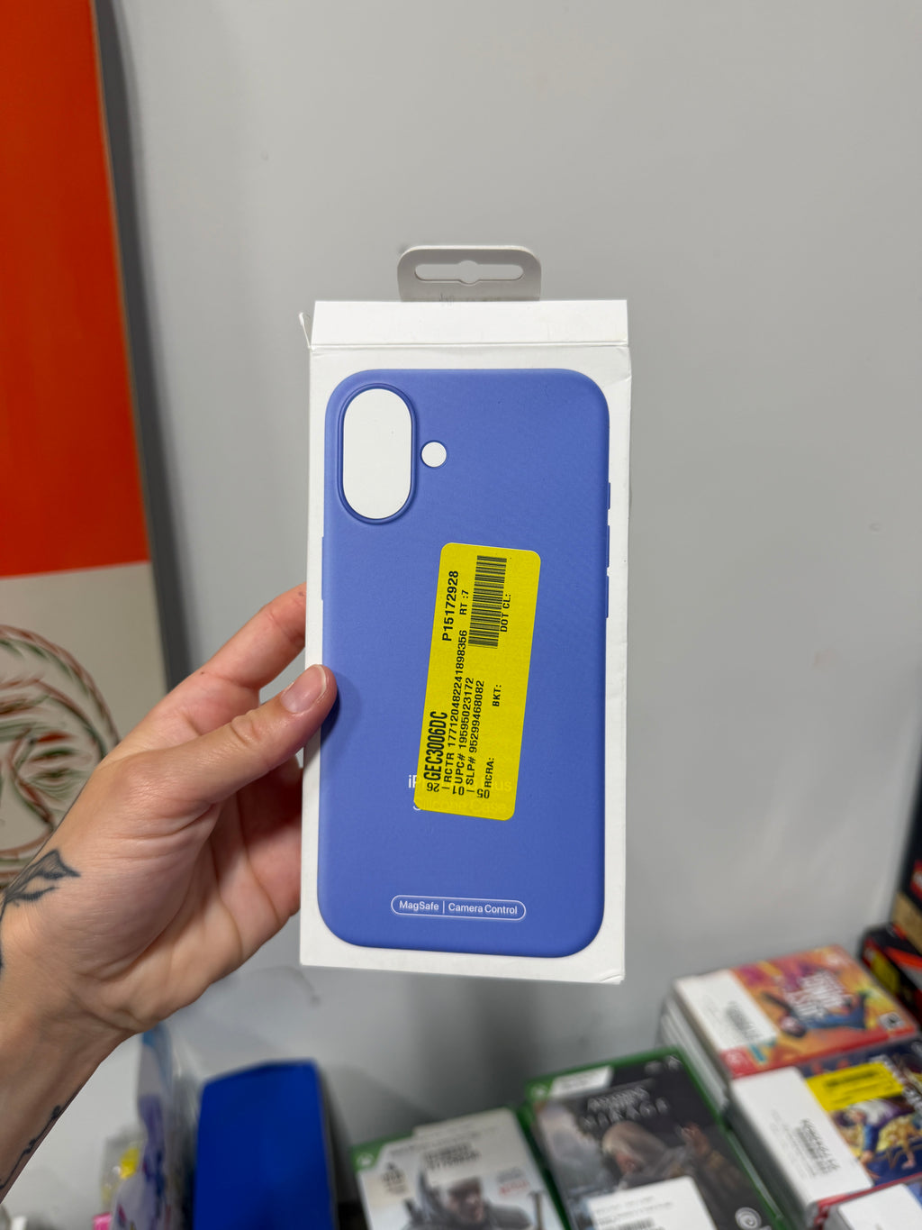 Apple iPhone 16 Silicone Case with MagSafe and Camera Control