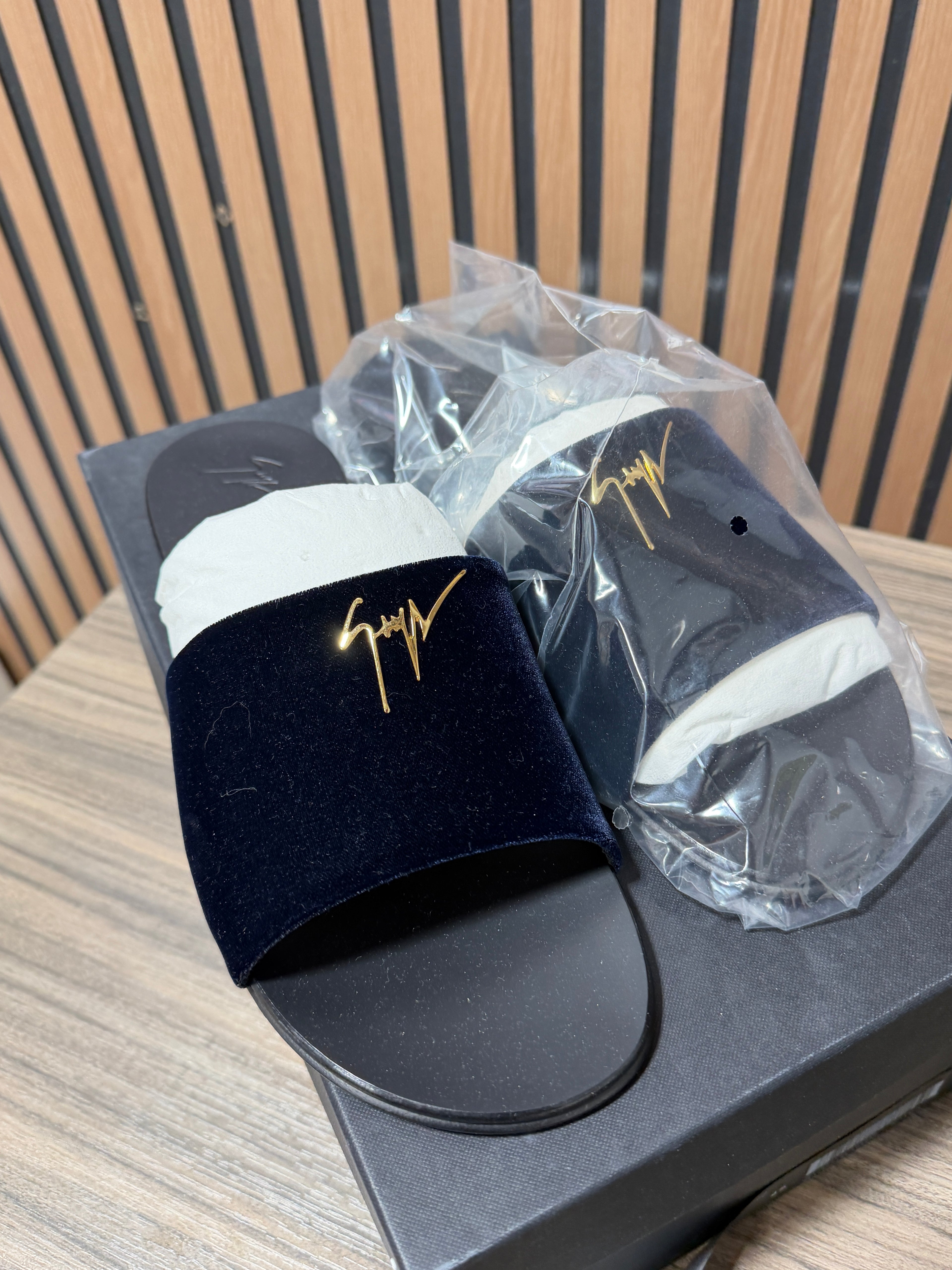 GIUSEPPE ZANOTTI SLIPPERS . MADE IN ITALY Sz 45