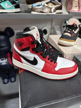 Load image into Gallery viewer, Jordan 1 Chicago 2013 Sz M7 (W8.5)
