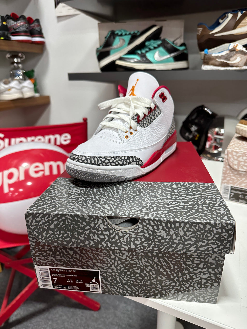 Jordan 3 Retro Cardinal Red Sz 7