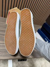 Load image into Gallery viewer, Vans Old Skool Green Sz 12
