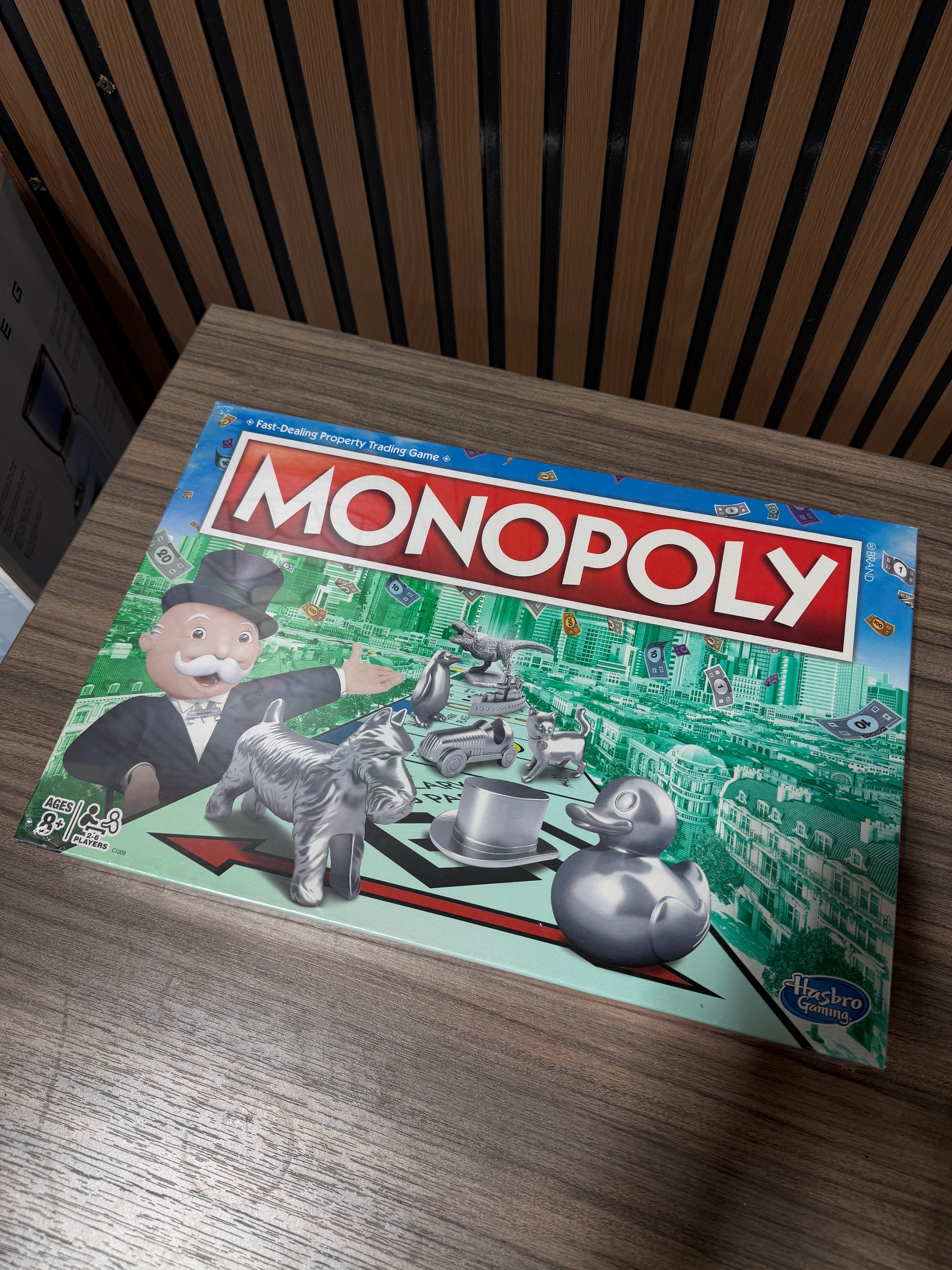Hasbro Monopoly C1009 Classic Board Game New Sealed