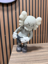Load image into Gallery viewer, KAWS Share Vinyl Figure Leaning
