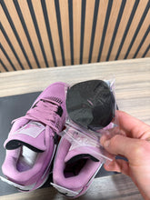 Load image into Gallery viewer, Wmns Air Jordan 4 Retro 'Orchid' Sz 6W

