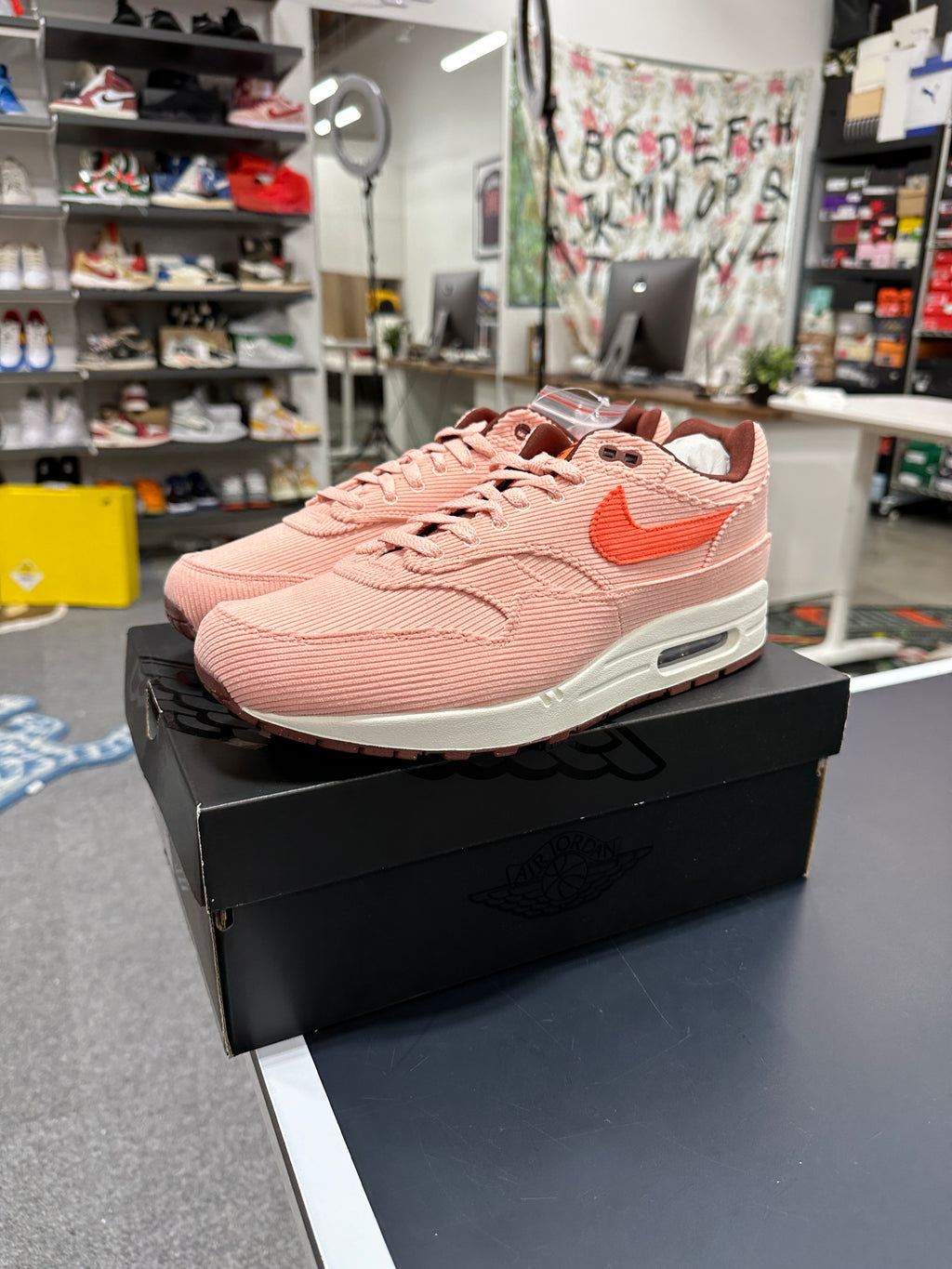 Nike Air Max 1 PRM Corduroy Coral Stardust Sz 11