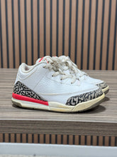 Load image into Gallery viewer, Jordan 3 Fire Red Sz 9c No Box
