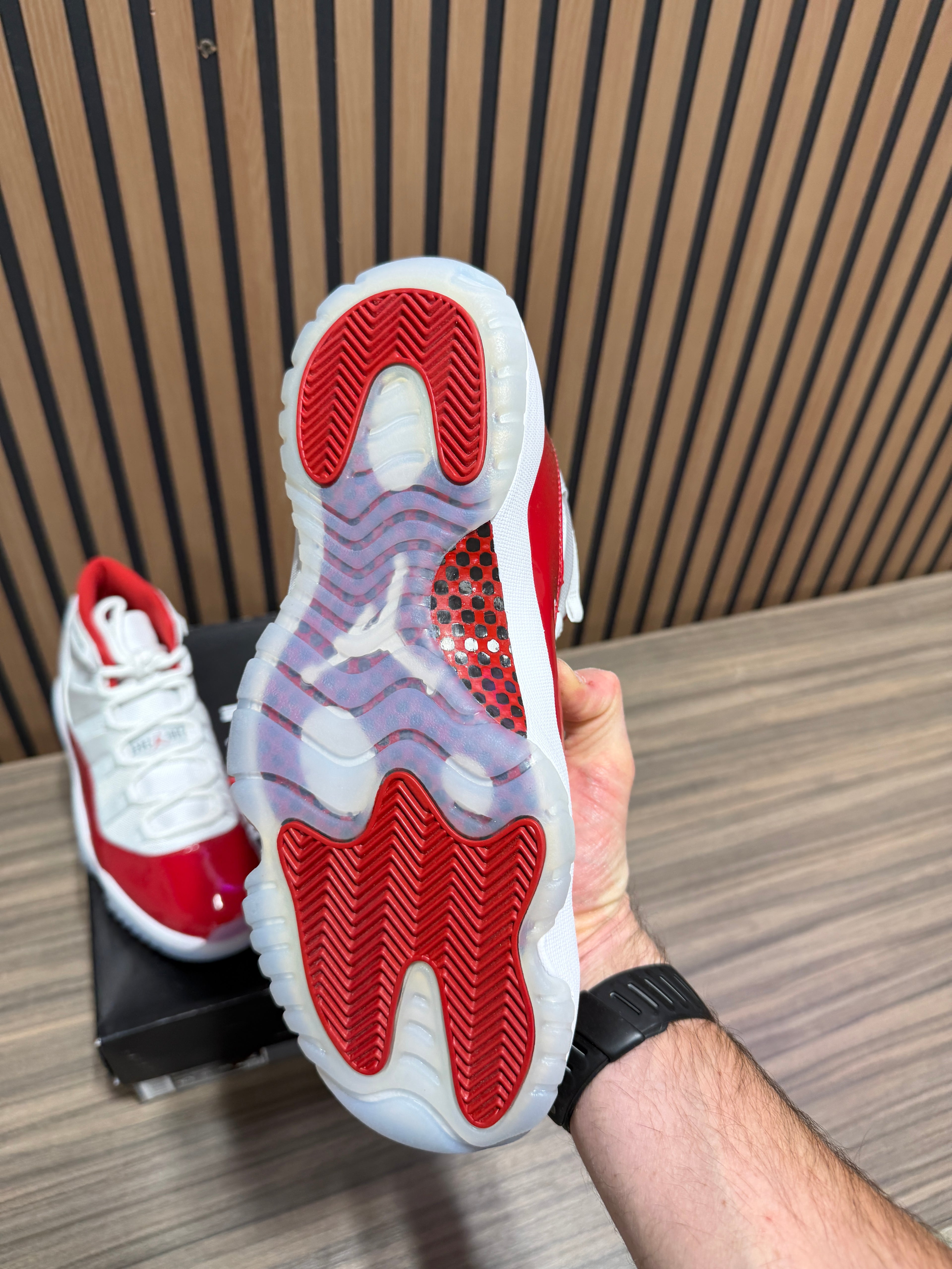 Air Jordan 11 Retro 'Cherry' Sz 10