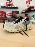 On Cloudrunner Womens Size 7.5