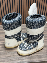 Load image into Gallery viewer, Vintage Dior Monogram Moon Snow Boots Sz 38-40 No Box

