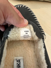 Load image into Gallery viewer, Minnetonka Tilden Moccasin Sz 8
