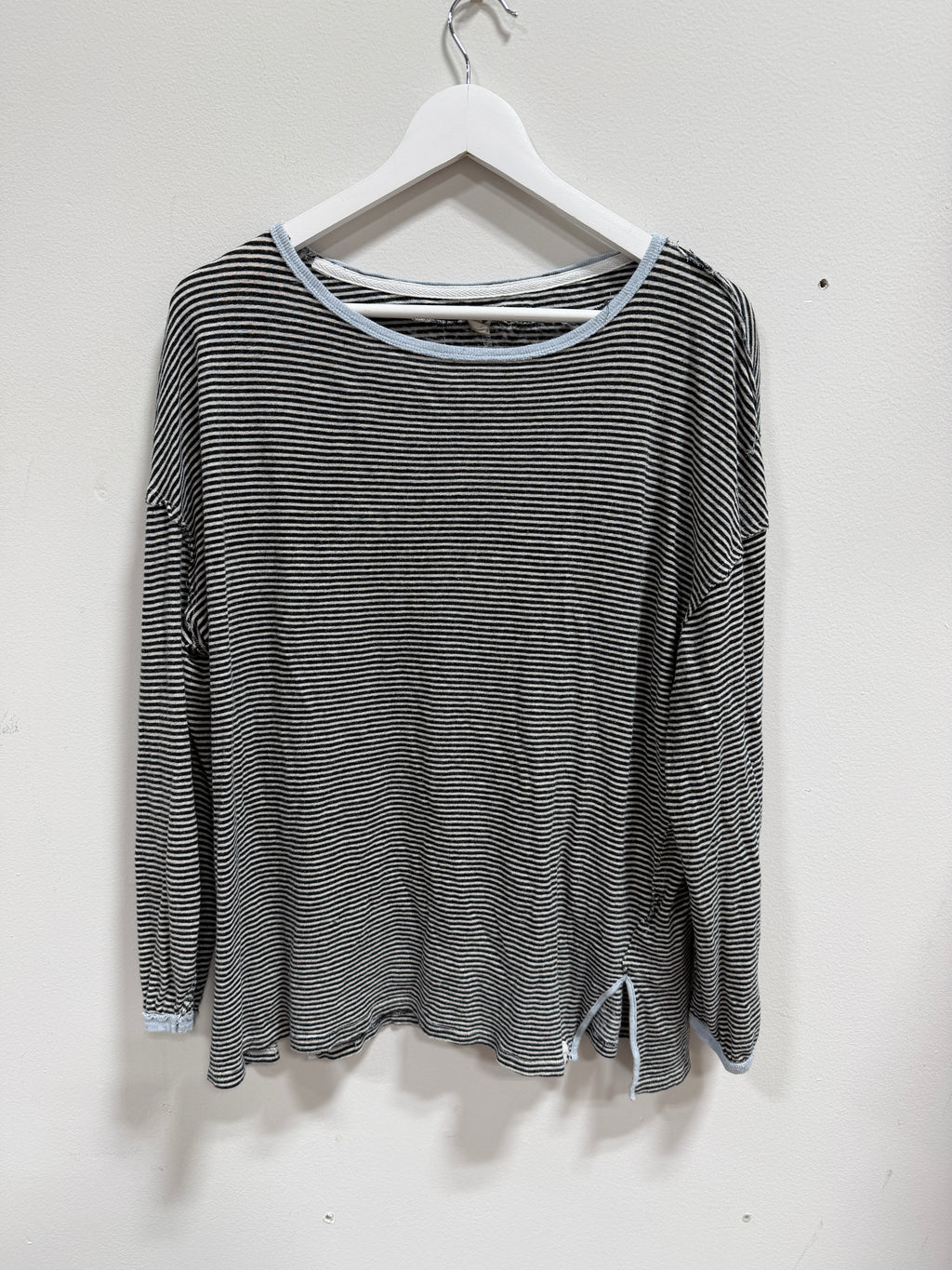 Free People We The Free Striped Slouchy Raw-Hem Long-Sleeve Tee Gray Size XS