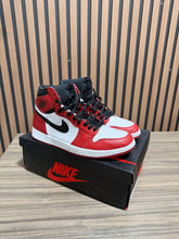 Load image into Gallery viewer, Air Jordan 1 Retro High OG 'Chicago' 2015 Sz 12
