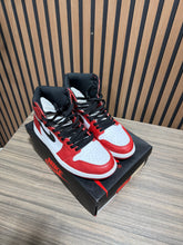 Load image into Gallery viewer, Air Jordan 1 Retro High OG 'Chicago' 2015 Sz 12
