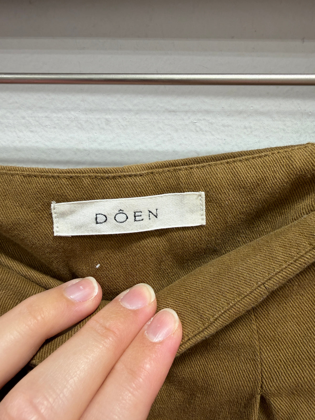 DÔEN Louvre Brushed Cotton Twill Pleated Tapered Pants Brown Size 8