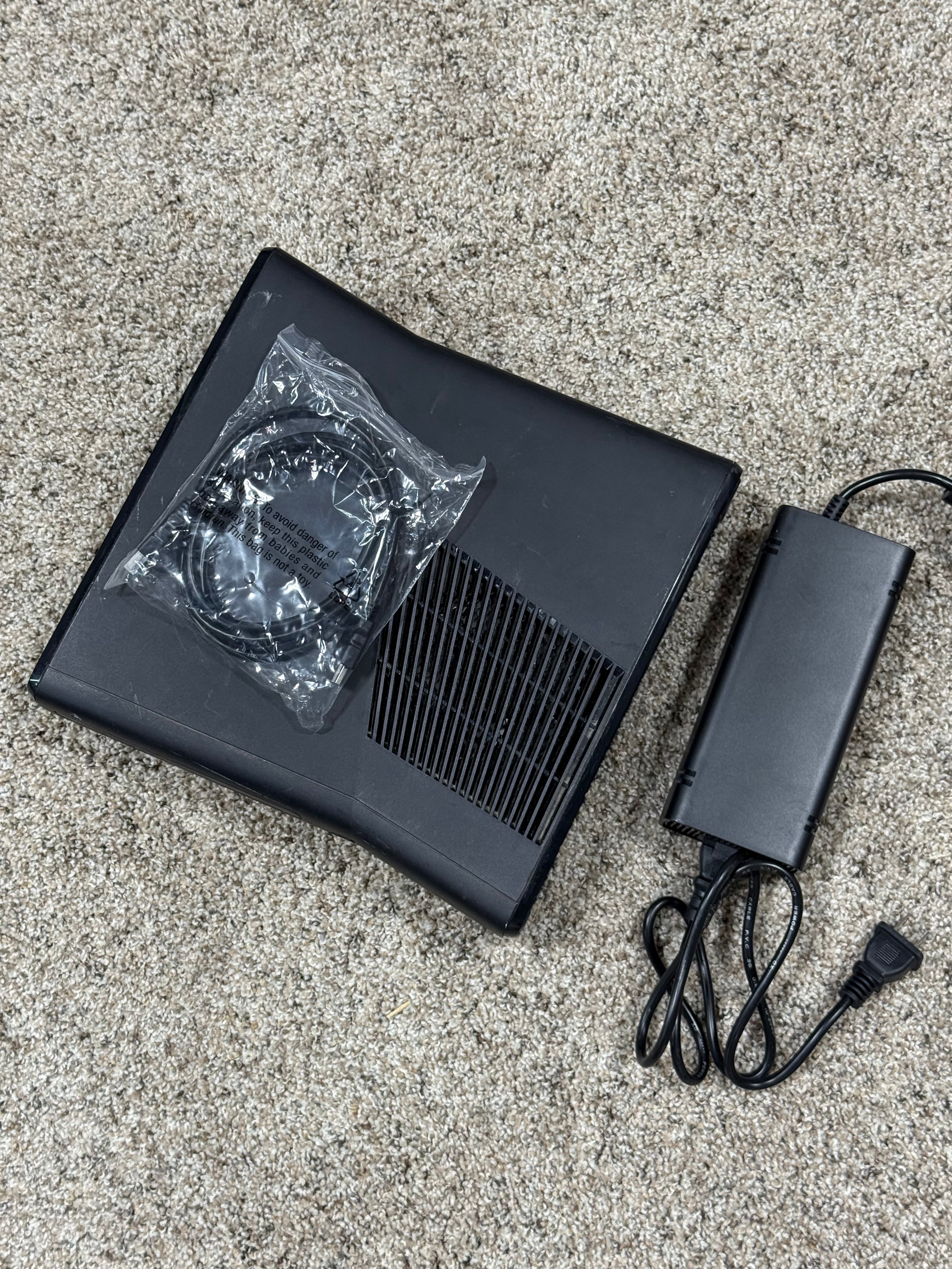 Xbox 360 Slim Bundle No Controller