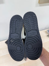Load image into Gallery viewer, Jordan 1 Retro High Dark Mocha Sz 6Y
