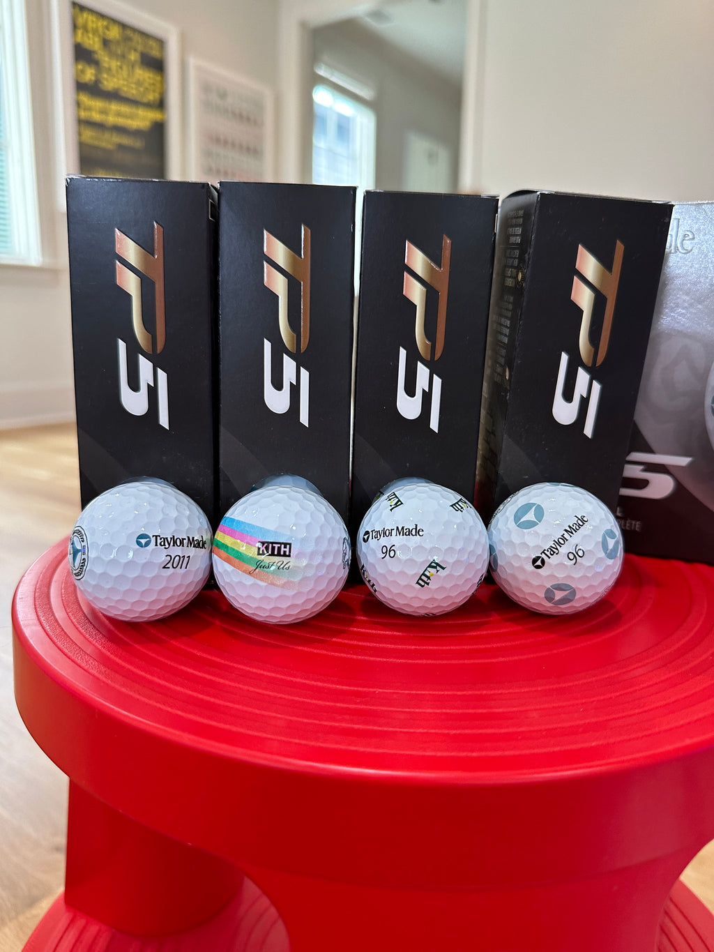 Kith TaylorMade TP5 Golf Ball (12-Pack) Multi
