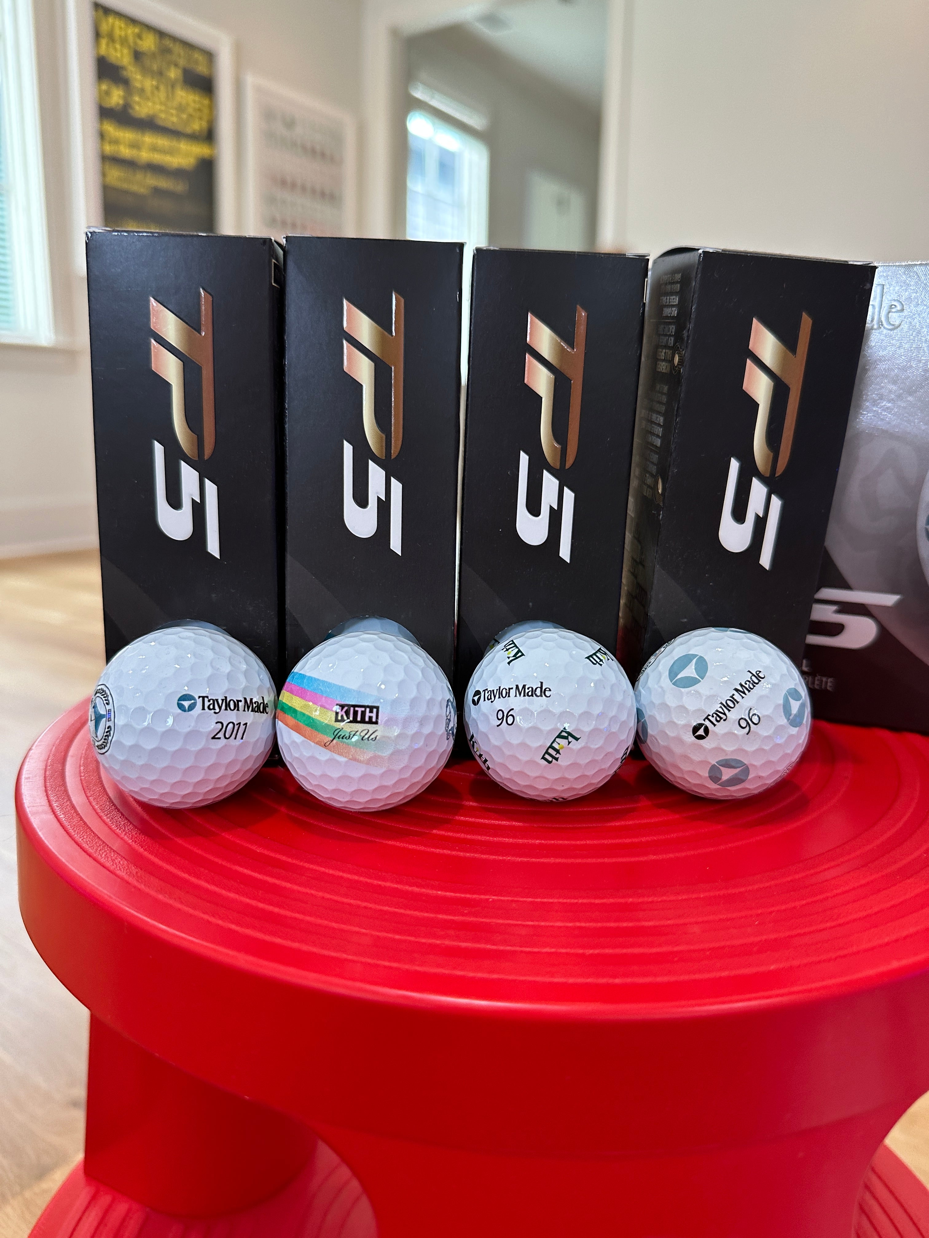 Kith TaylorMade TP5 Golf Ball (12-Pack) Multi