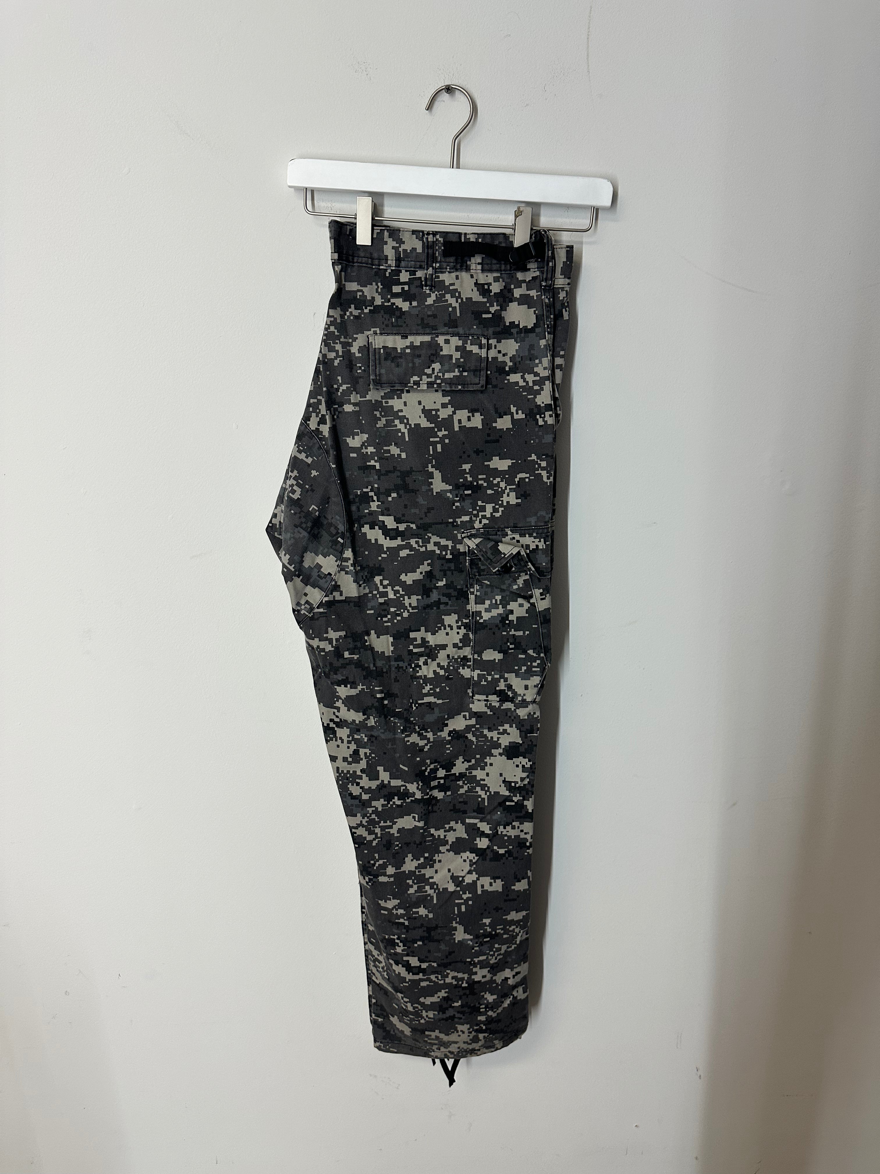 Camouflage cargo/utility trousers men's sz XL