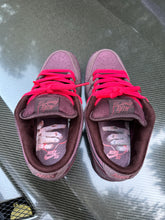 Load image into Gallery viewer, Nike SB Dunk Low &quot;City Of Love&quot; Burgundy Crush Sz 5.5
