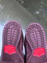 Load image into Gallery viewer, Nike SB Dunk Low &quot;City Of Love&quot; Burgundy Crush Sz 5.5
