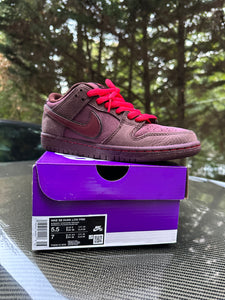 Nike SB Dunk Low "City Of Love" Burgundy Crush Sz 5.5