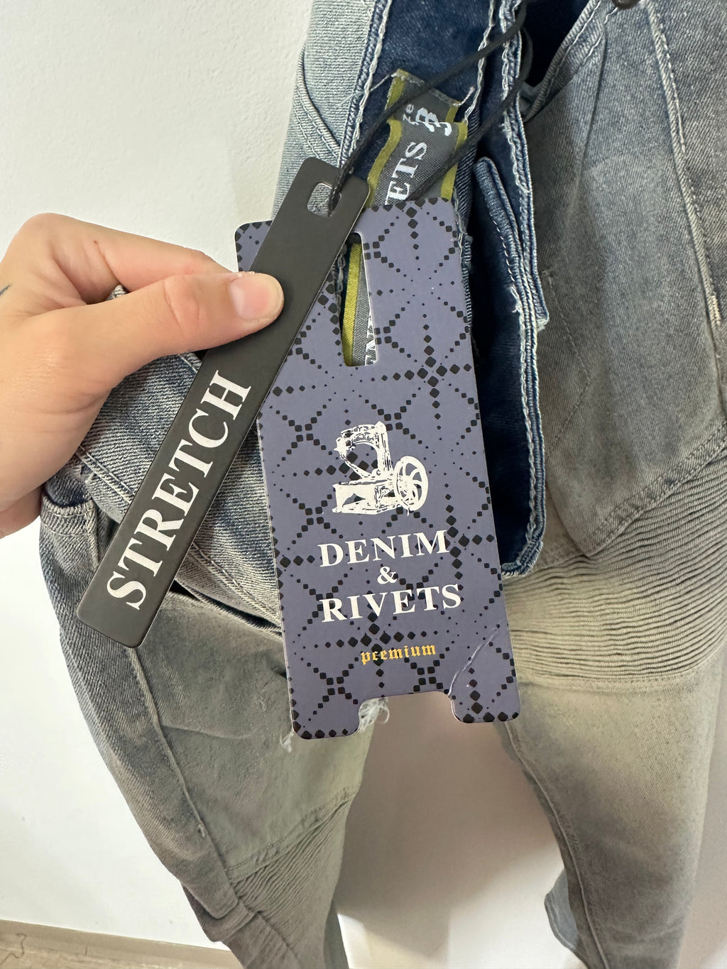 NEW Denim & Rivets light wash distressed denim men's sz 38