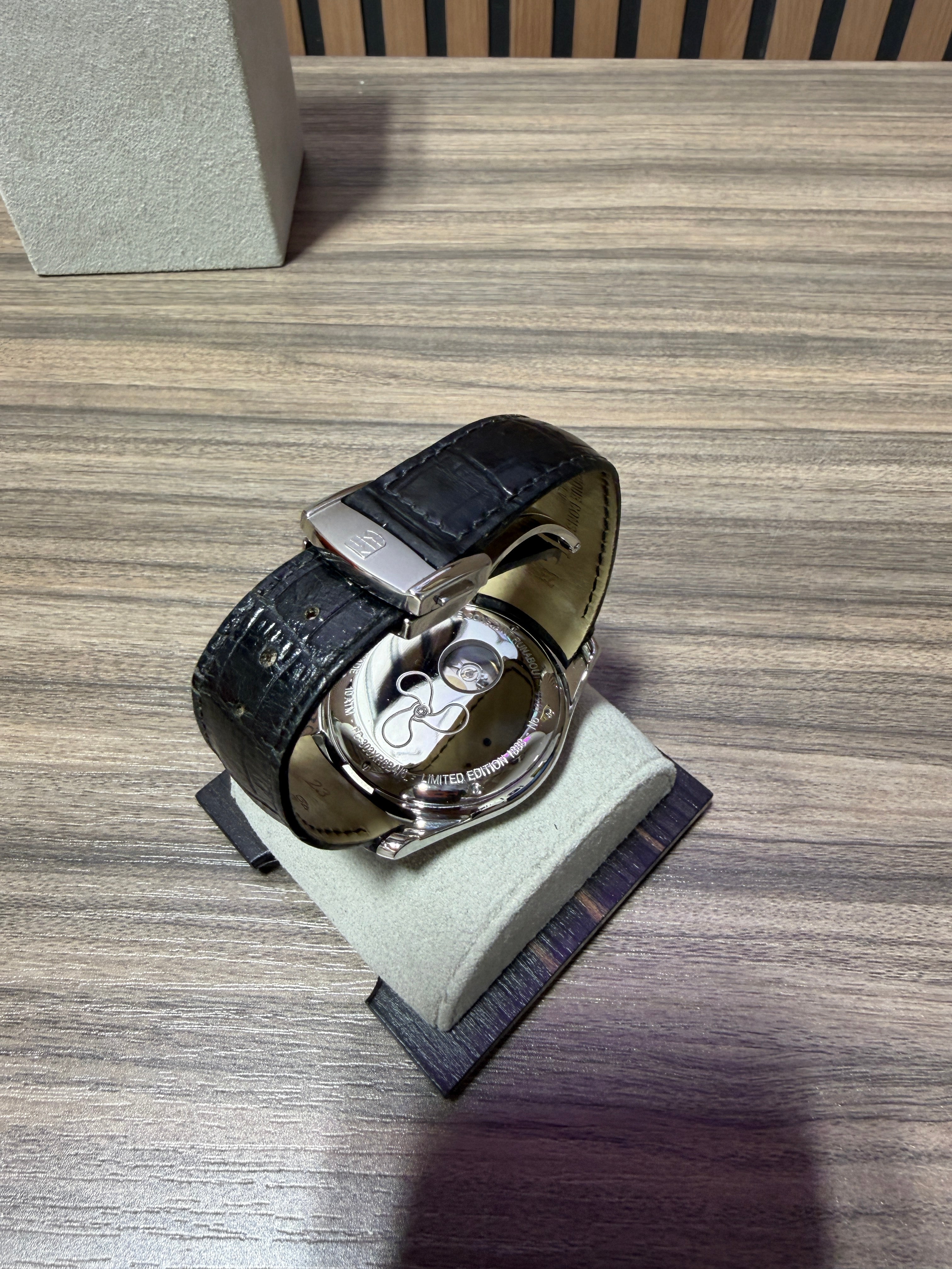 Frederique Constant Runabout 43mm FC-303XR6B4/6 White Dial (FC-303XR6B4/6)