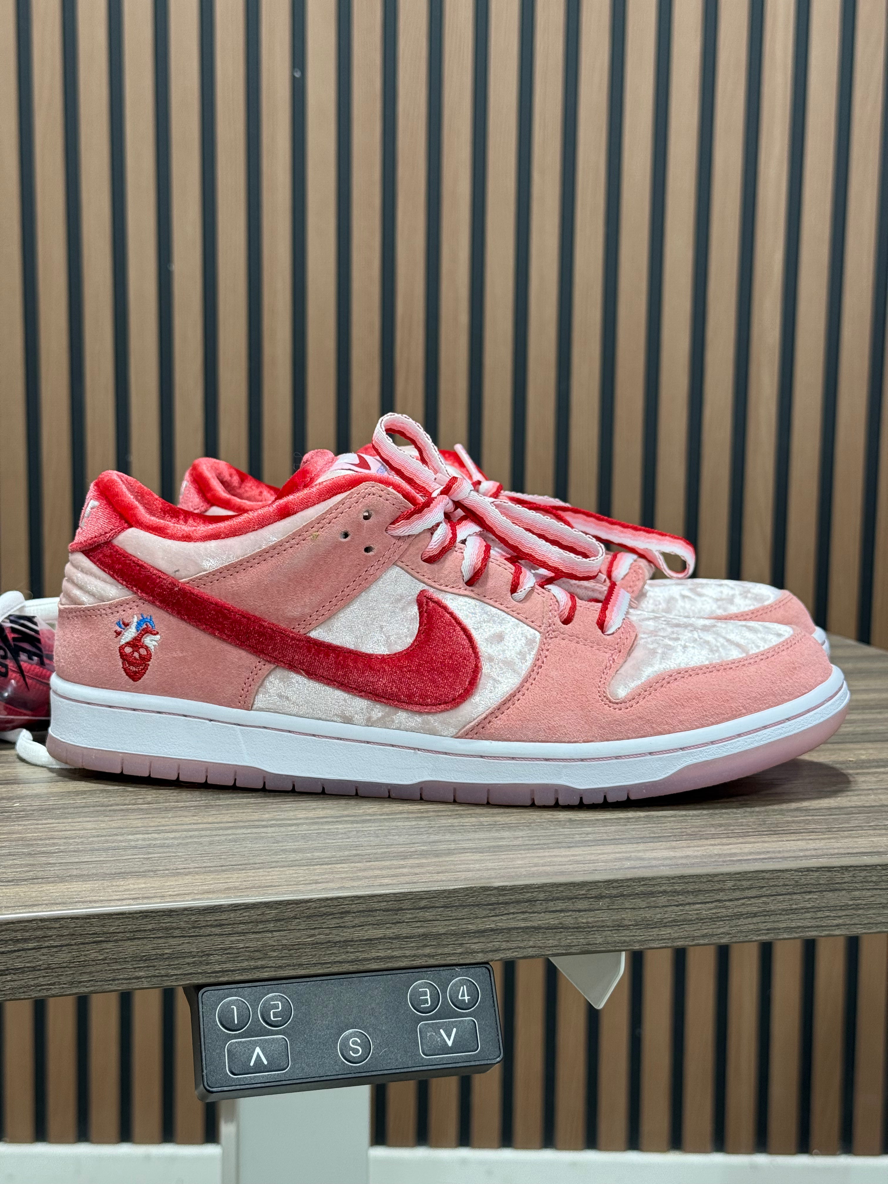Nike Sb Dunk Low Strange Love Sz 10.5 No Box