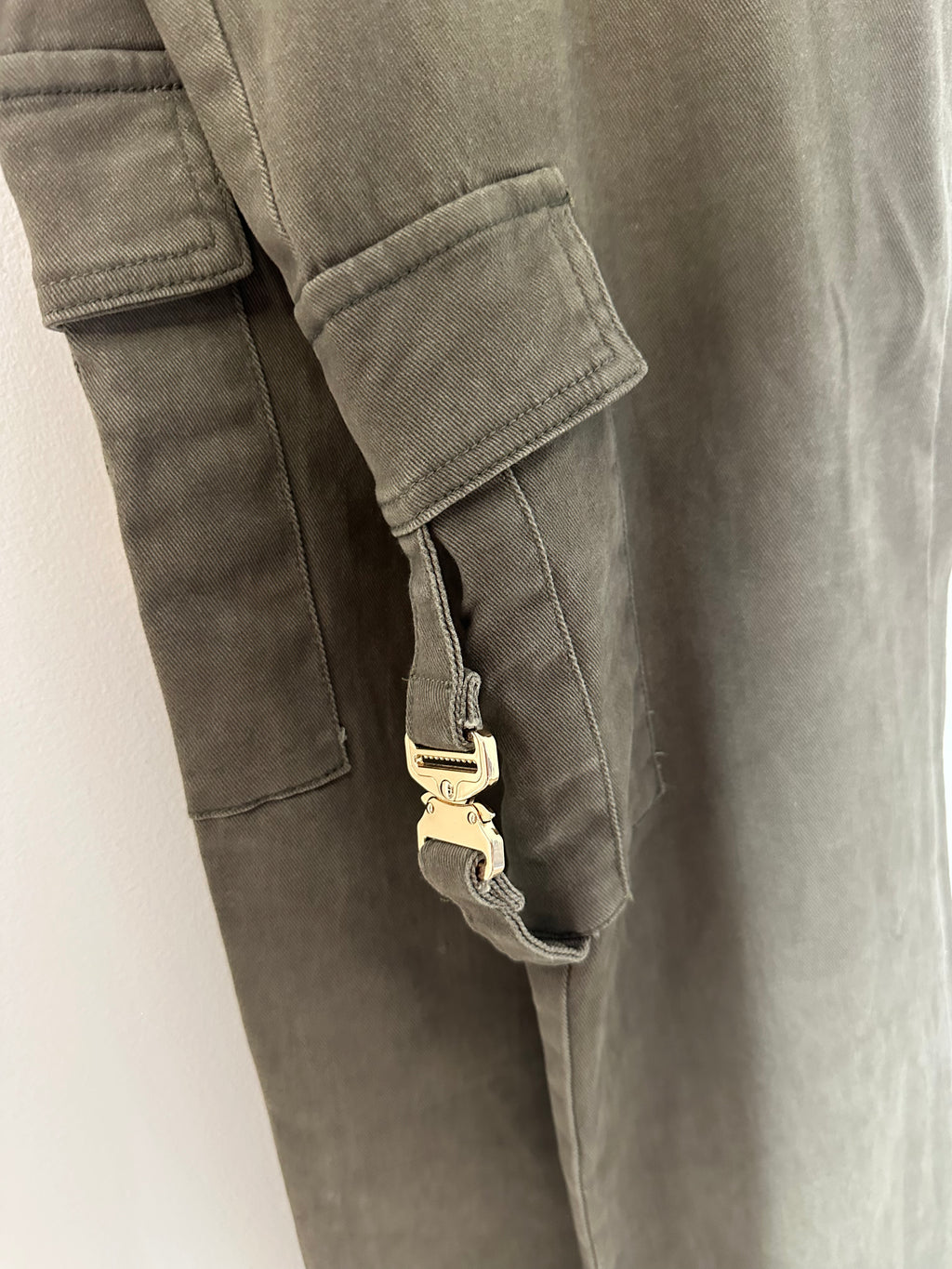 THRT olive green utility cargo pants men's sz 44