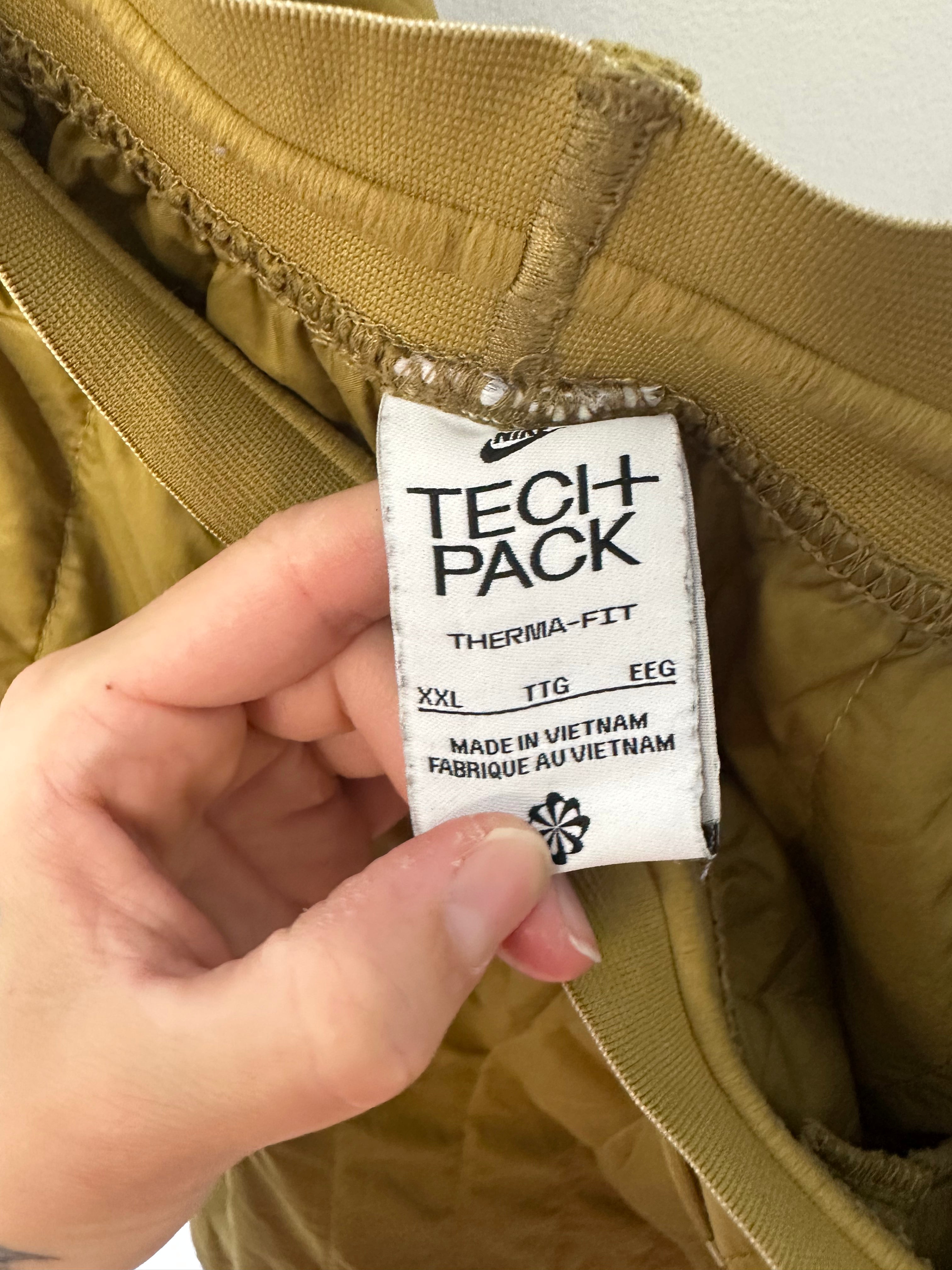 Nike Sportswear Therma-Fit Tech Pack Winterized Crew & jogger set men's sz 2XL