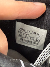 Load image into Gallery viewer, Air Jordan 1 Retro Opening Day Barons White Sz 10.5 No Box
