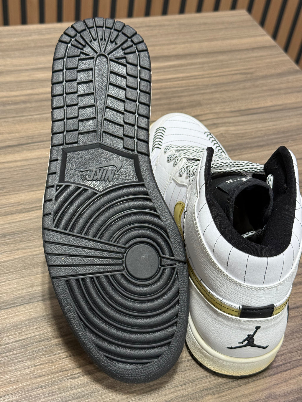 Air Jordan 1 Retro Opening Day Barons White Sz 10.5 No Box
