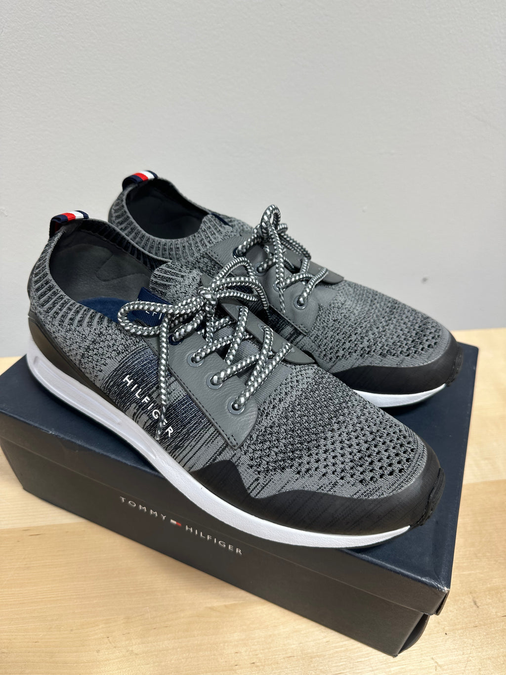 Tommy Hilfiger Men's Lew sneakers men's sz 12