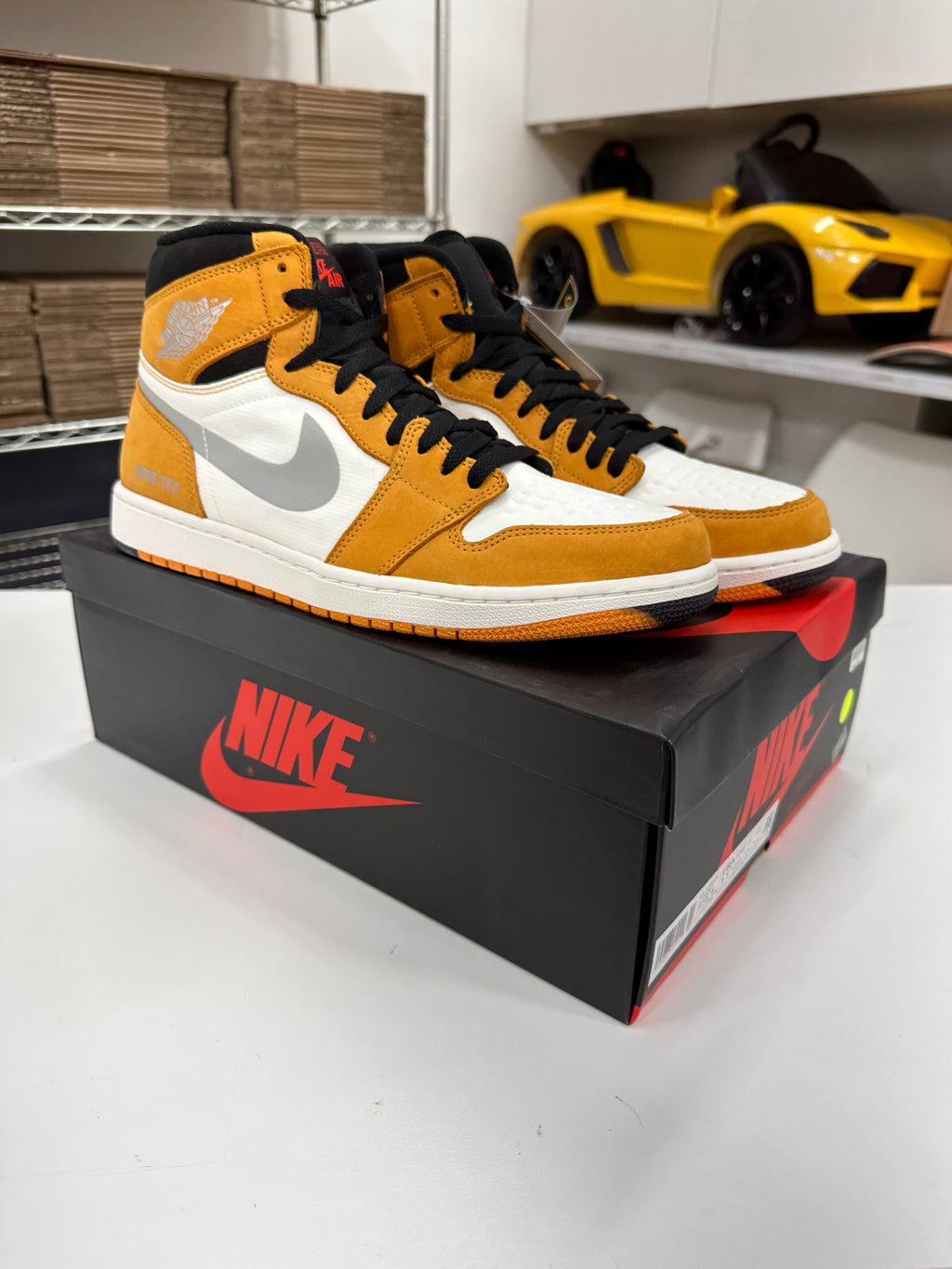 Jordan 1 High Element Gore-Tex Light Curry sz 11.5