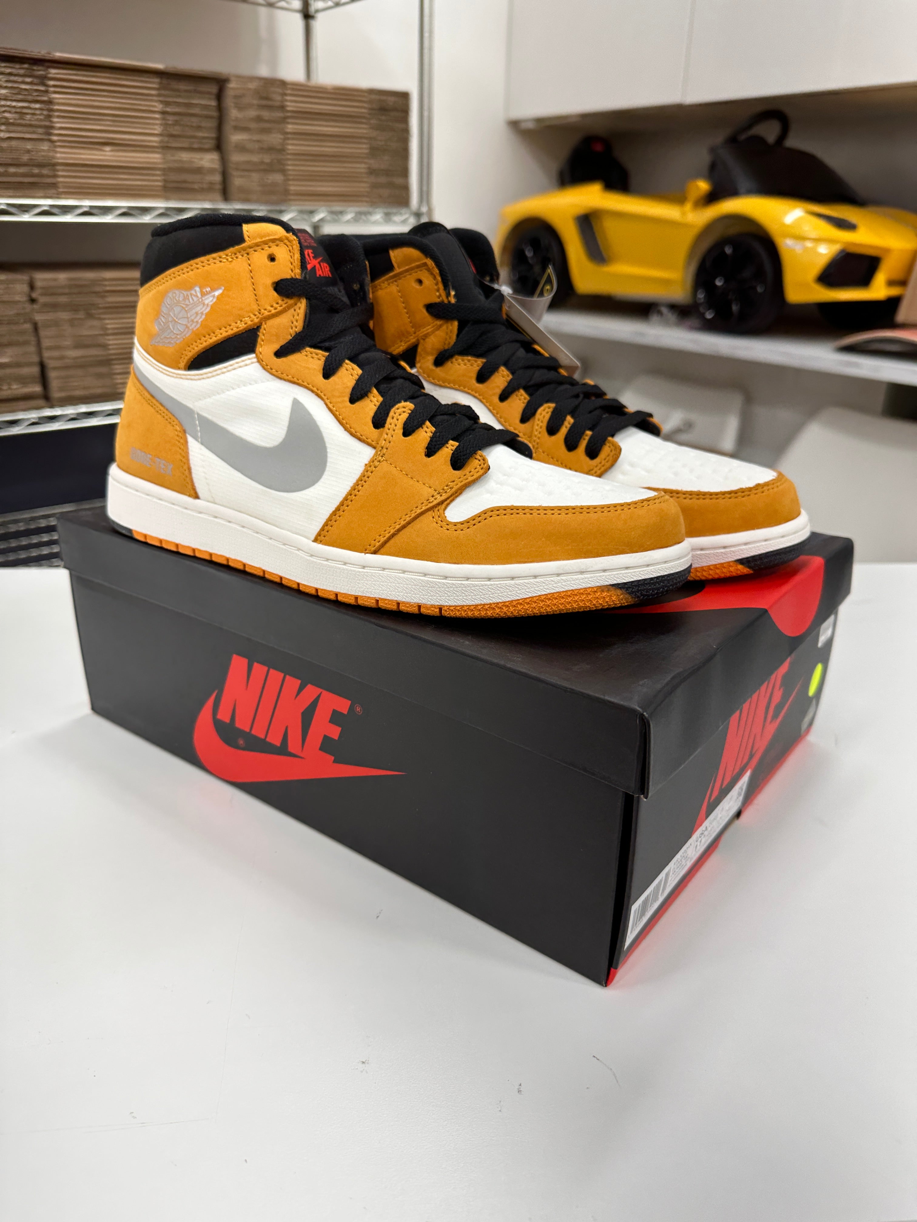 Jordan 1 High Element Gore-Tex Light Curry sz 11.5