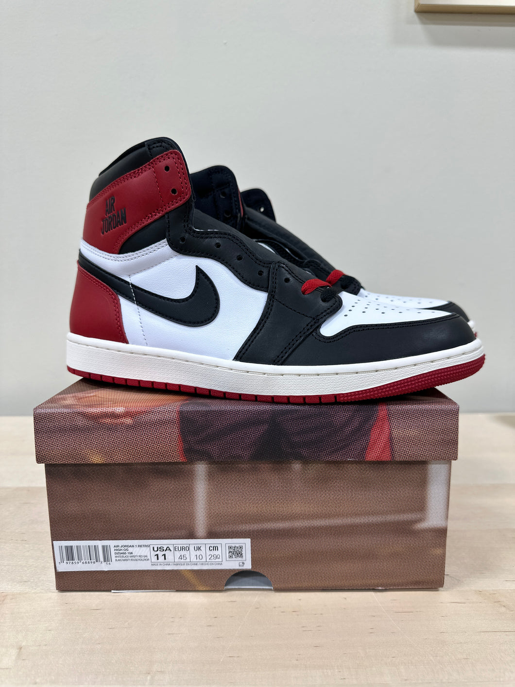 Jordan 1 Retro High OG Black Toe Reimagined (2025) Sz 11