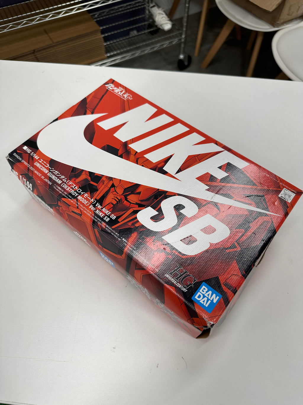 Bandai Gundam x Nike SB Unicorn Red box