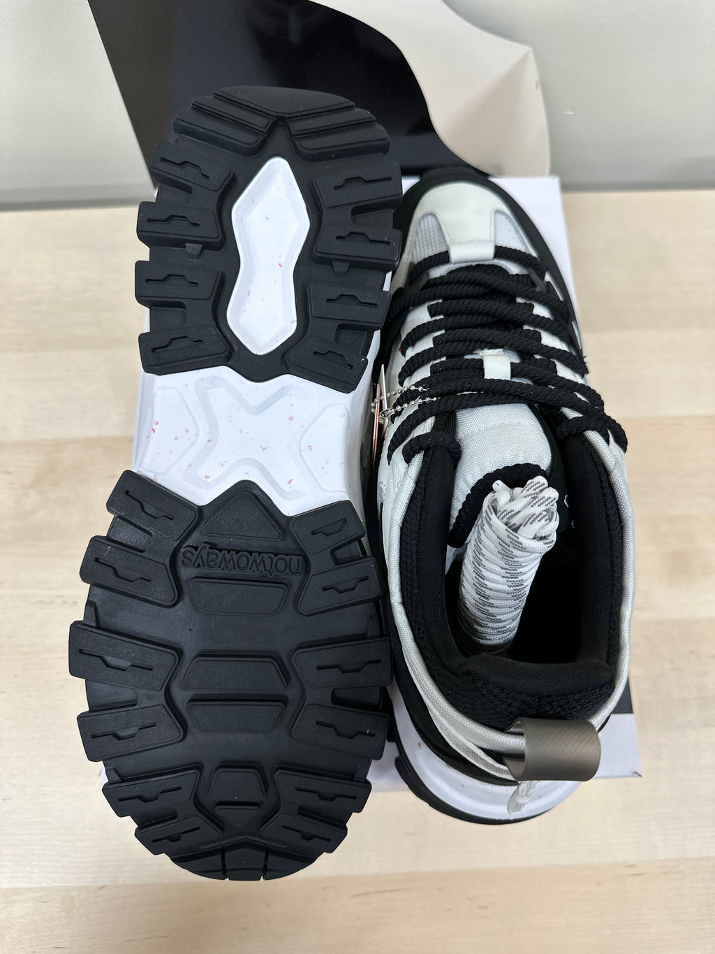 NoTwoWays M1 Black.White Sz 12 US (11UK)