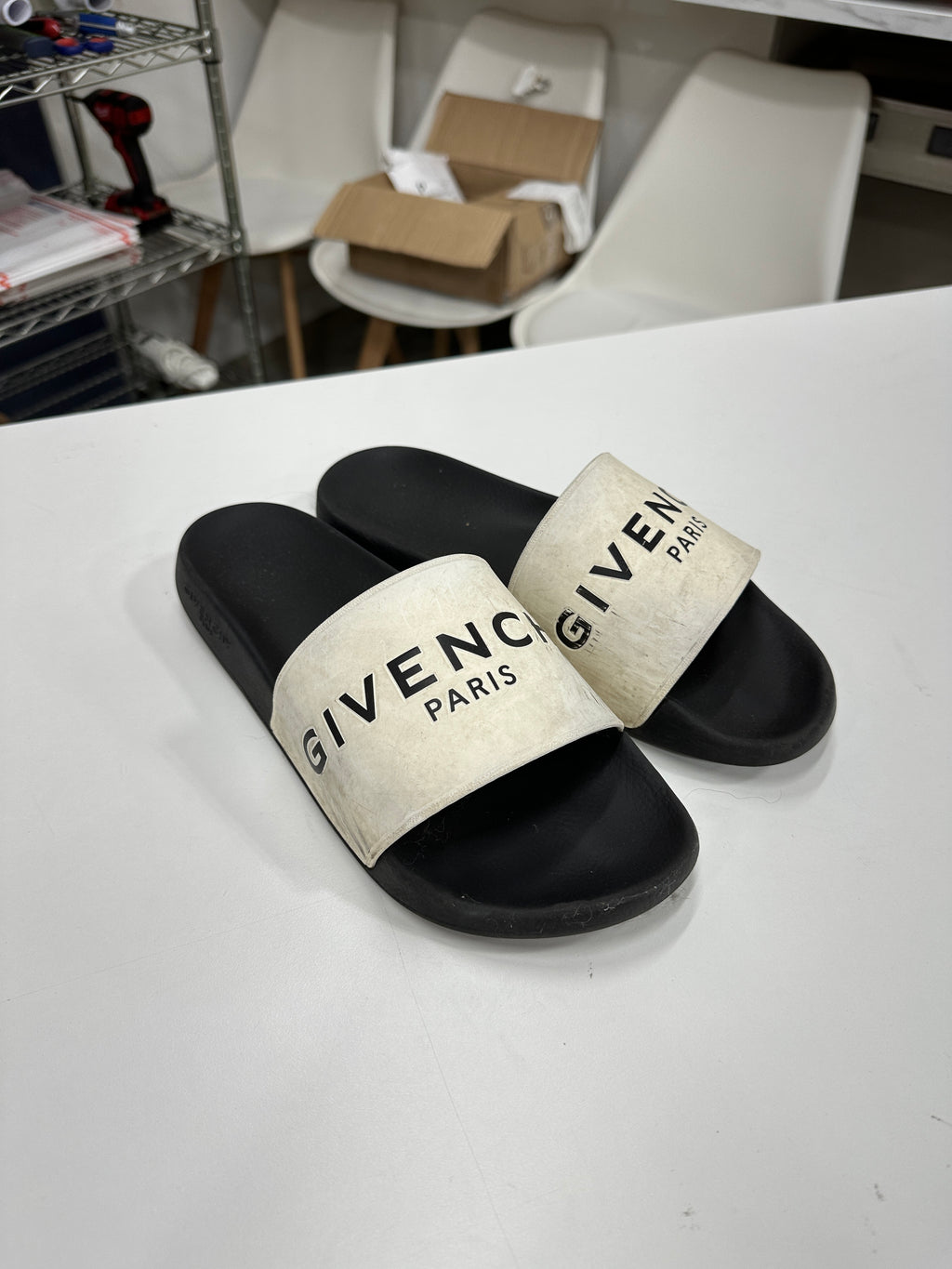 Givency Slides Sz 10/10.5