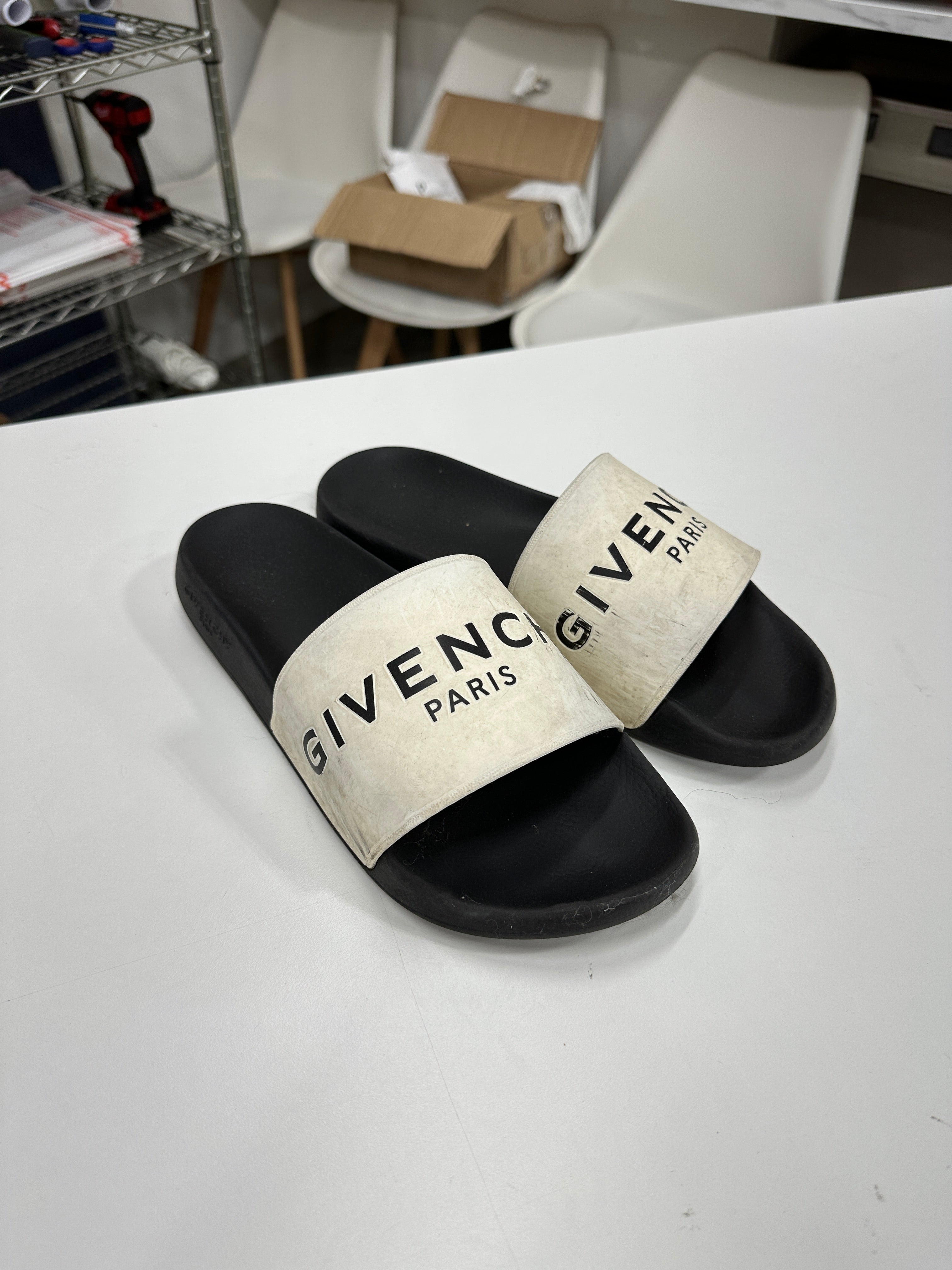 Givency Slides Sz 10/10.5