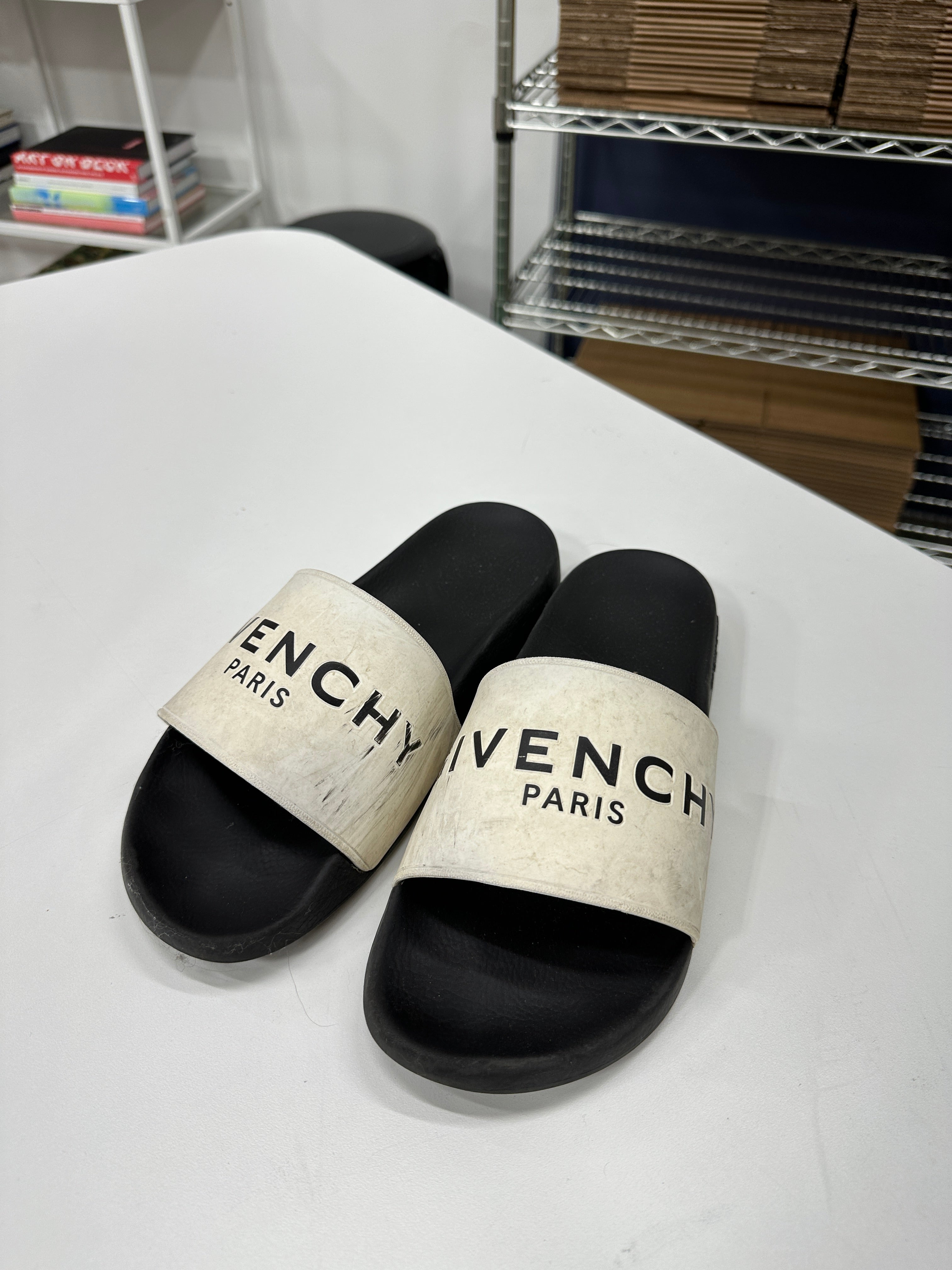Givency Slides Sz 10/10.5