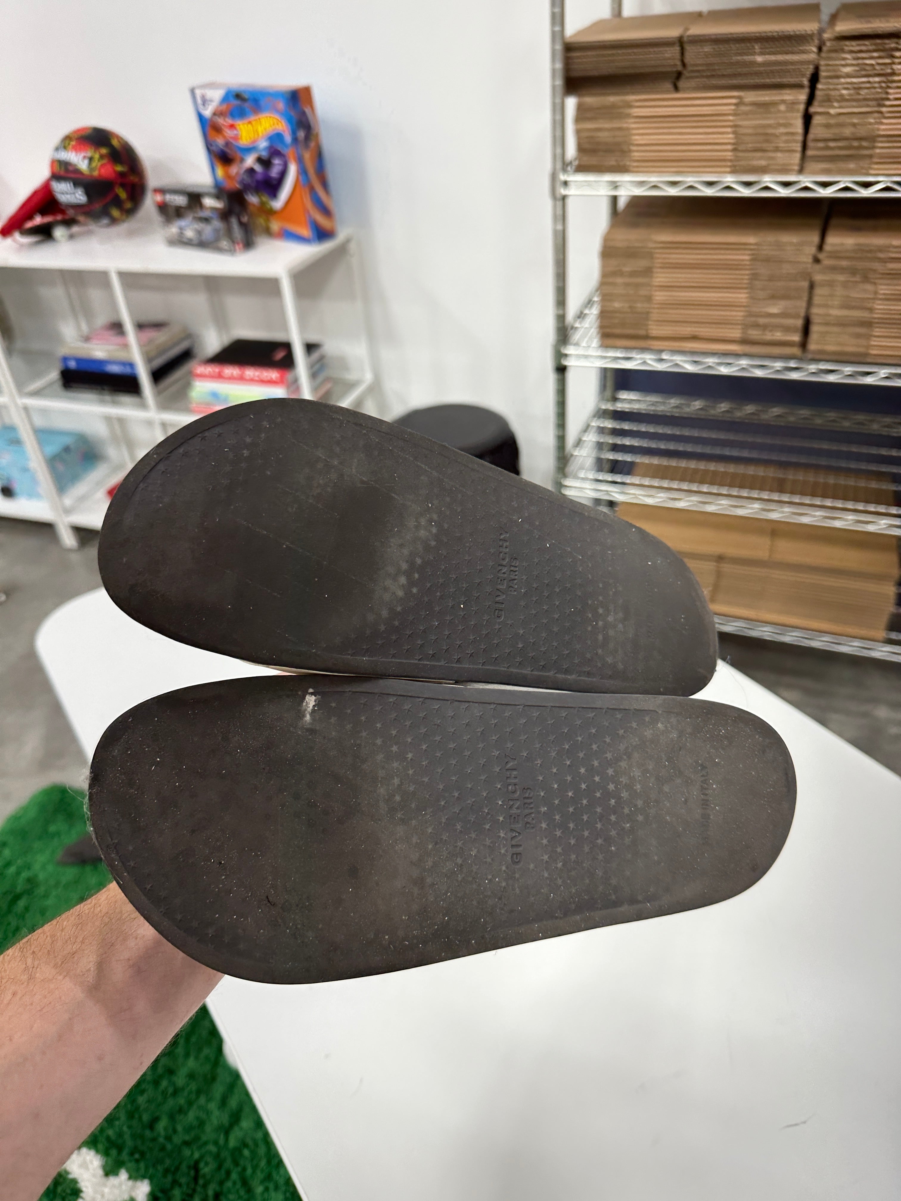 Givency Slides Sz 10/10.5