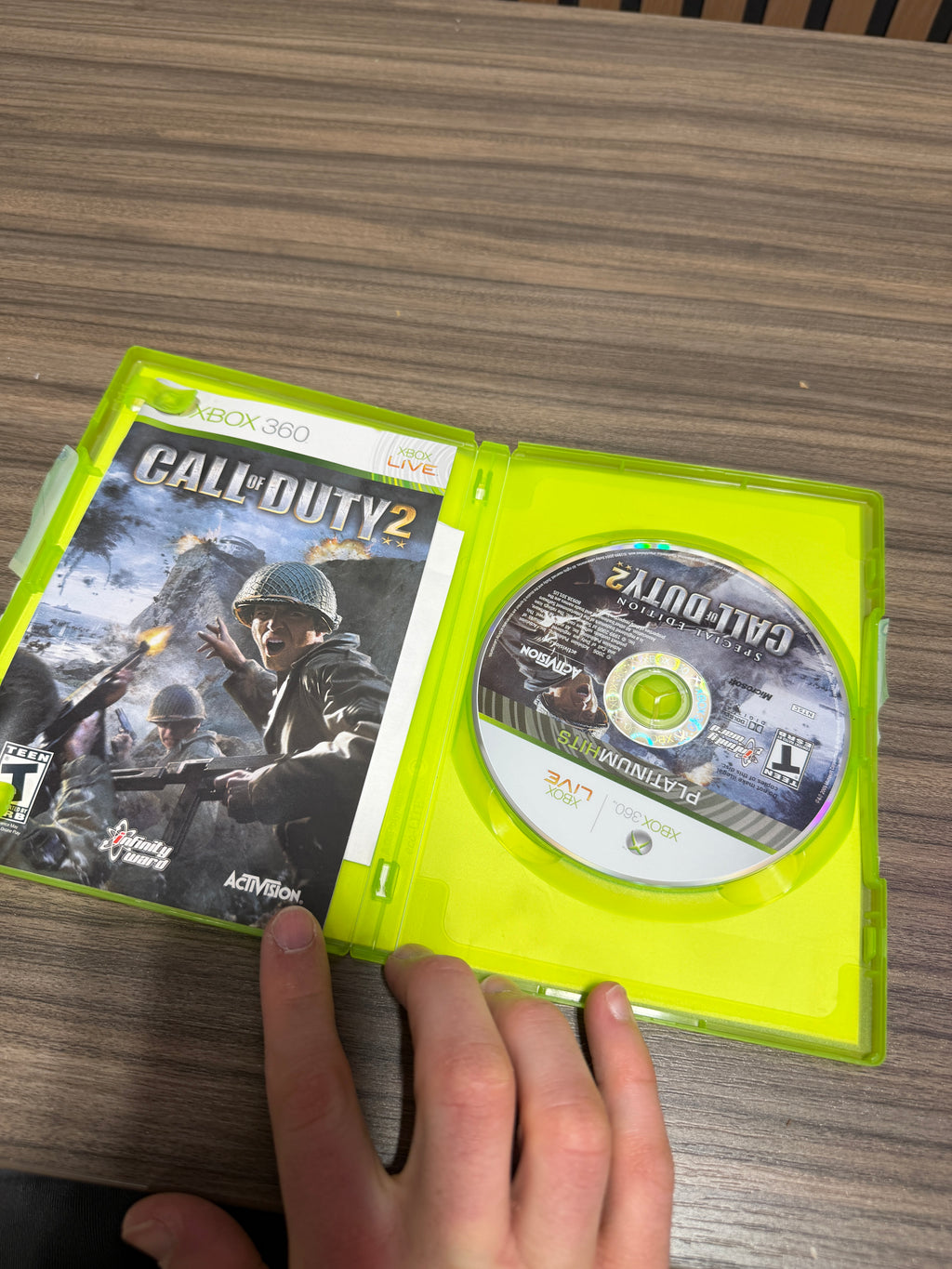 Call of Duty 2 -- Special Edition (Platinum Hits) (Xbox 360, 2007)