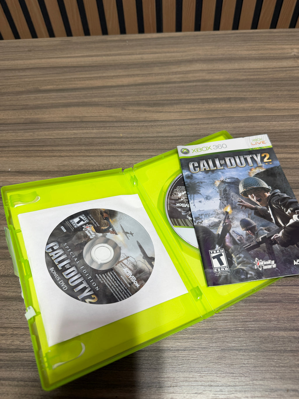 Call of Duty 2 -- Special Edition (Platinum Hits) (Xbox 360, 2007)