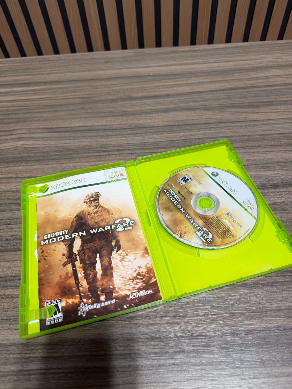 Call of Duty Modern Warfare 2 Xbox 360 Game Complete with Manual PAL