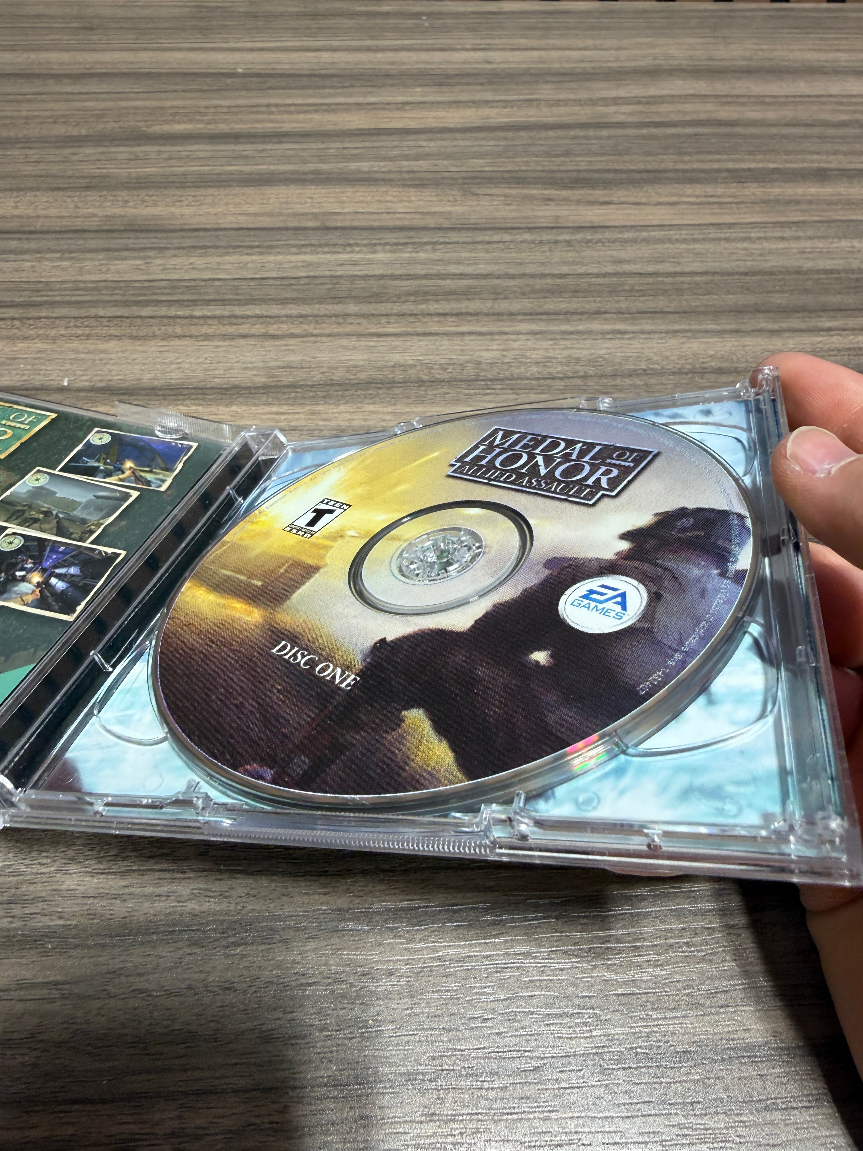 Medal of Honor✨Allied Assault✨PC 2 Disc Set ✨Video Game Disc 1 & 2✨2002 EA Games